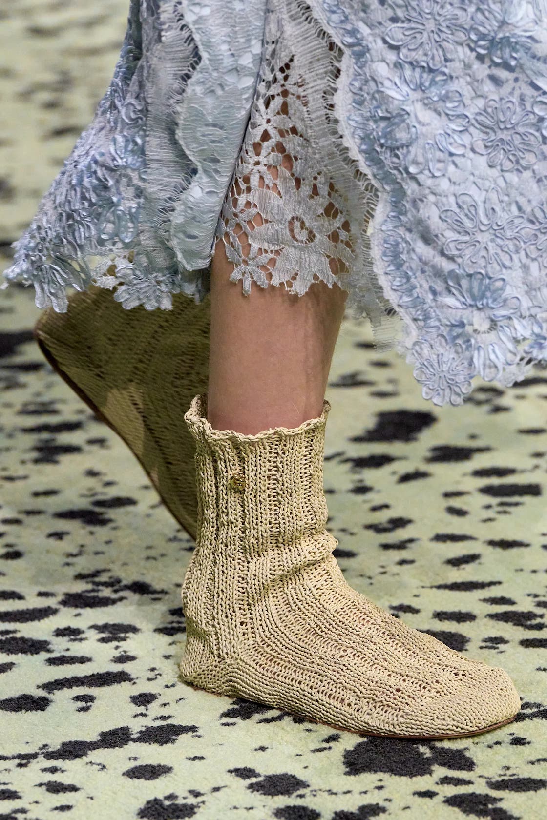 Bottega Veneta 2023 秋冬，義大利三部曲最終章：最美的風景是街上時髦的人